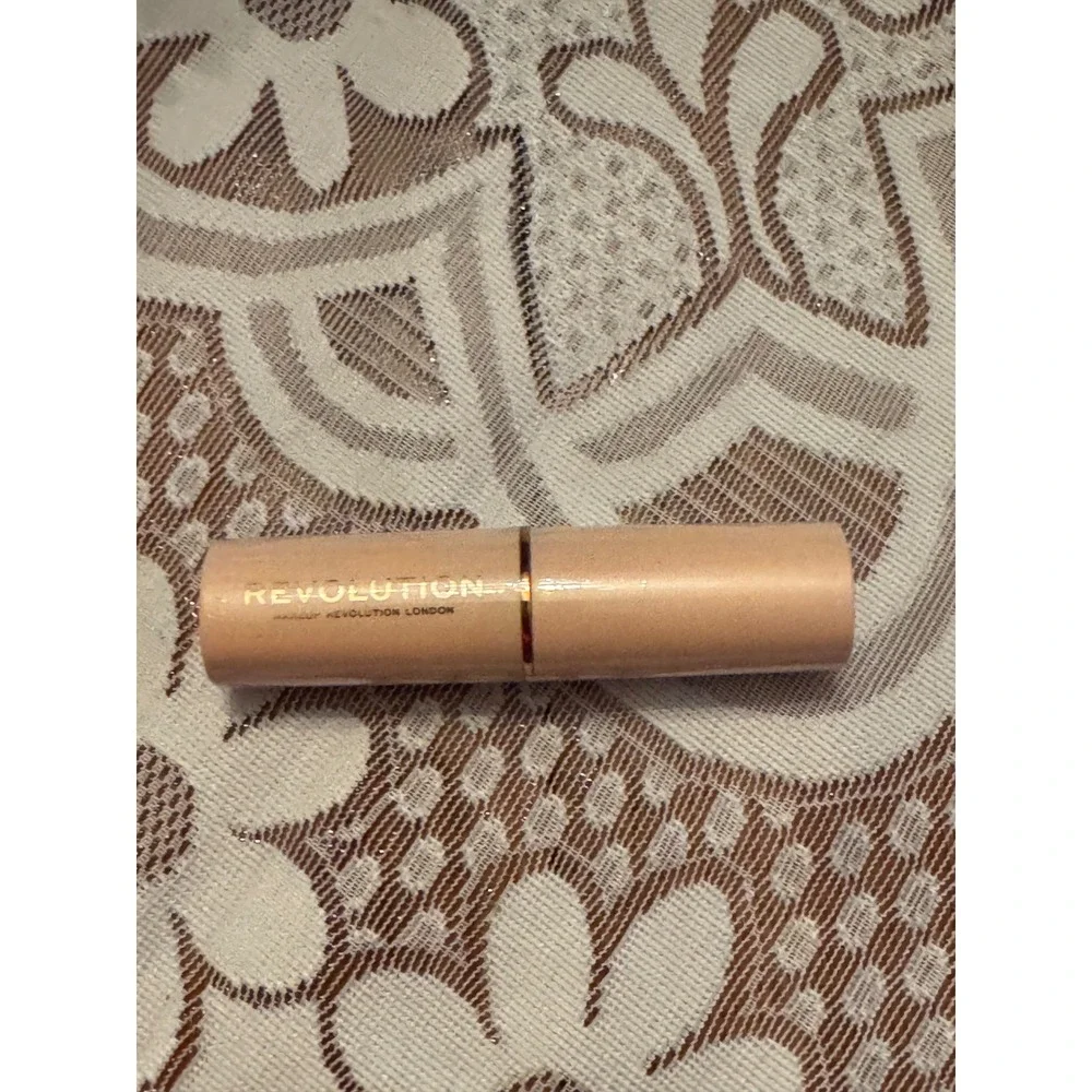 Makeup Revolution London Fast Base Stick Foundation F17 Deep Dark Skin Tones